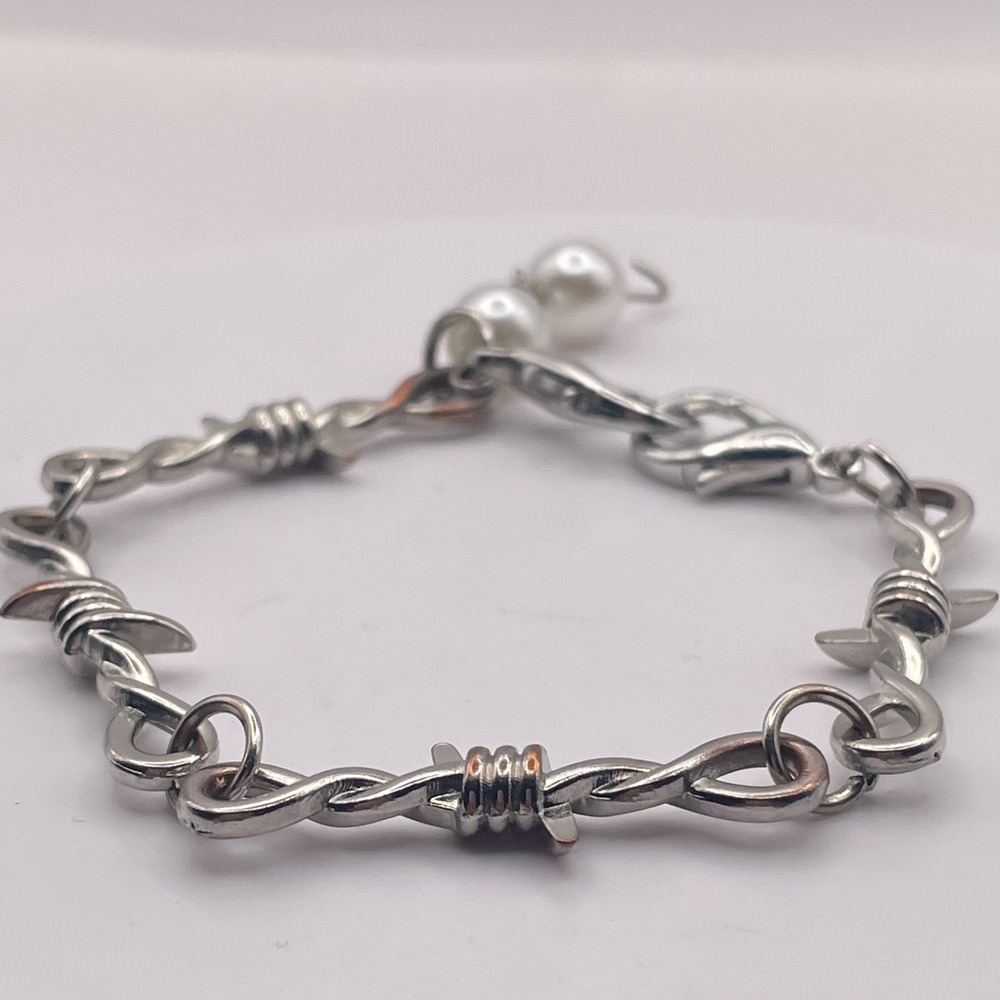 Vintage Y2K Silver Tone Barbed Wire Faux Pearl Accent Chain Link Bracelet Retro